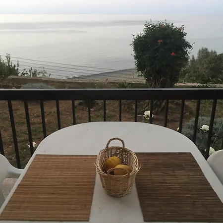 With Stunning Sea View بيت للعطل *